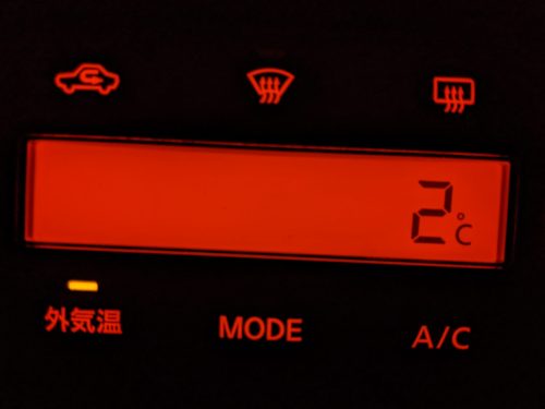 2℃ 車の外気温計