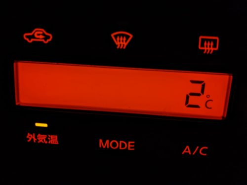 2℃ 車の外気温計